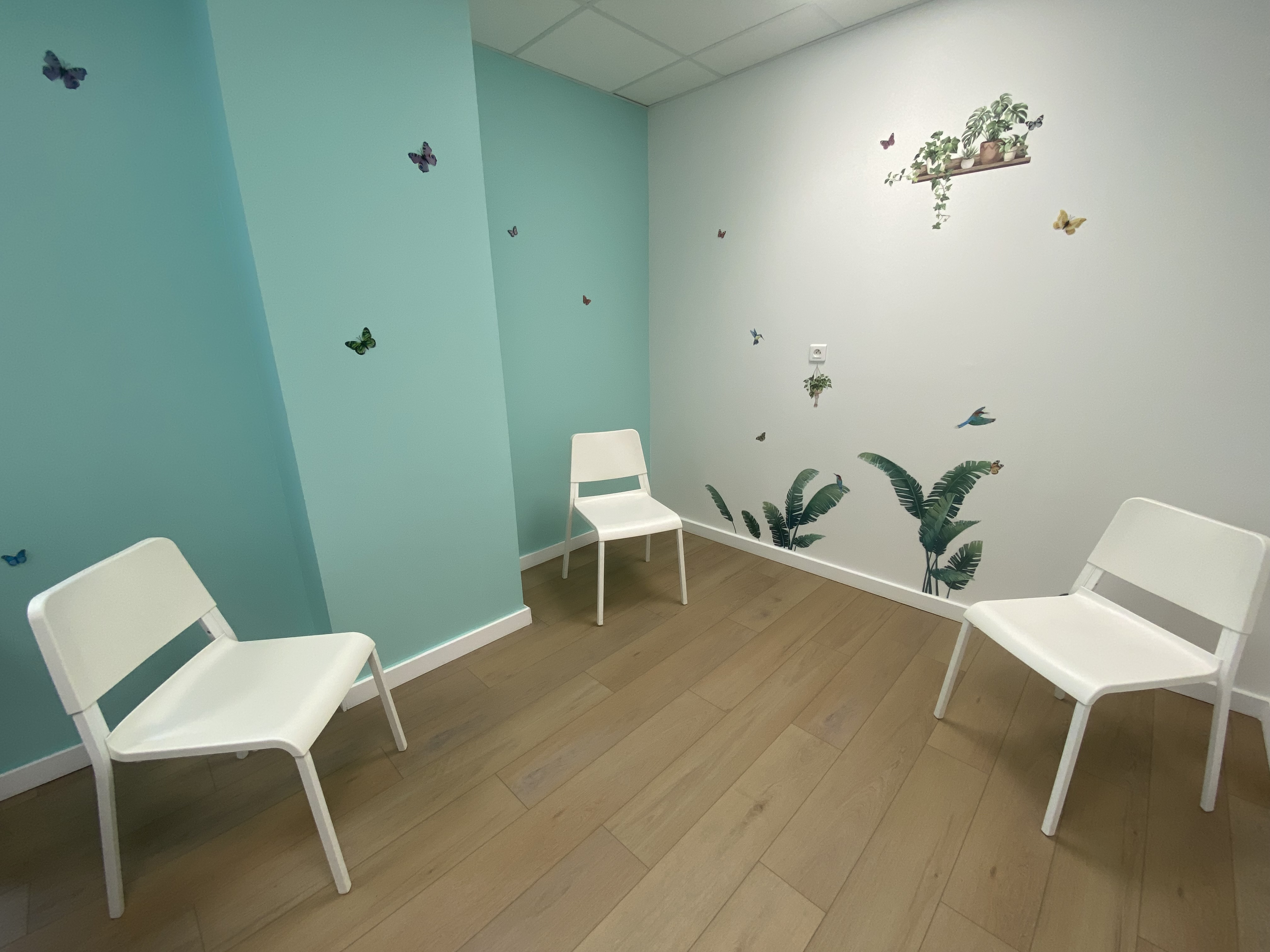 Cabinet de sophrologie d'Estelle Pineau-Valencienne — chaises disposées en cercle